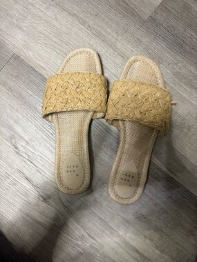 Women’s slide sandals
